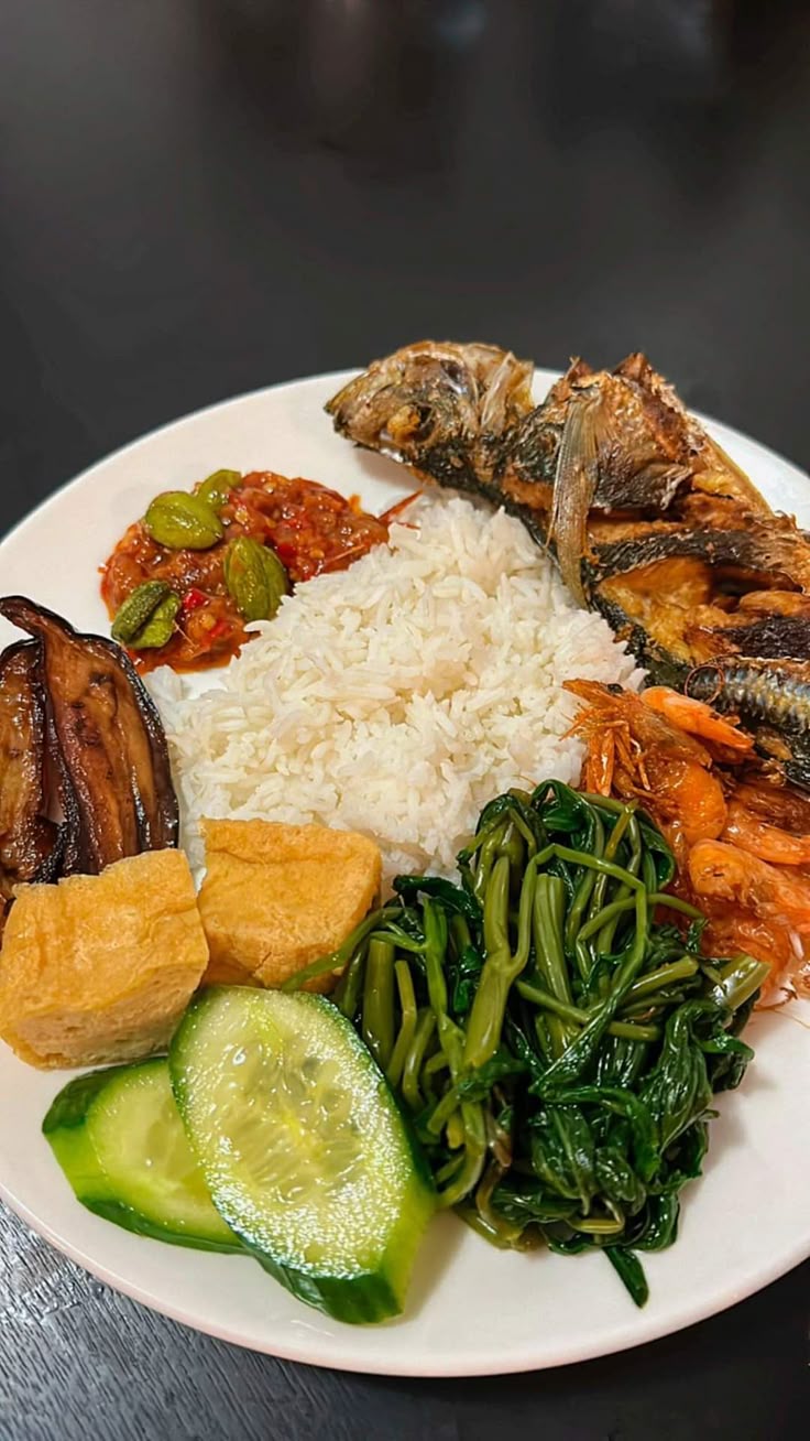 Makan 3x sehari (gak perlu antri,ga takut kehabisan, rasa dan gizi terjaga)